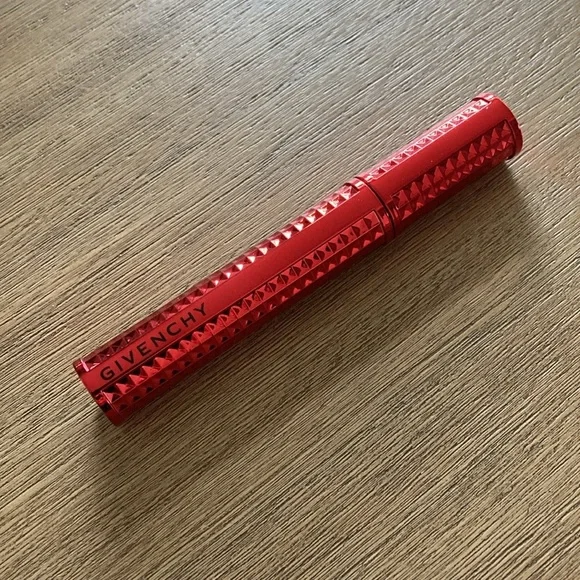 NEW Givenchy Volume Disturbia Black Mascara - Picture 4 of 8